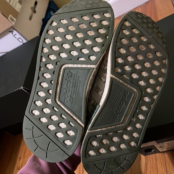 Adidas NMD R1 in green - Picture 5 of 6